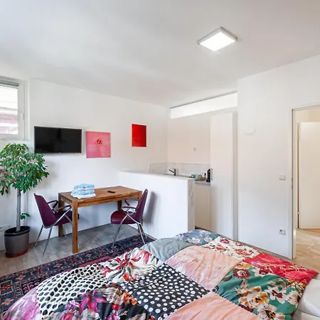 6 - Kirchenblick Apartment Graz